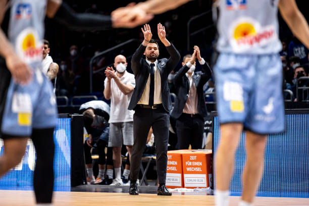 亚尔续约 亚尔续约